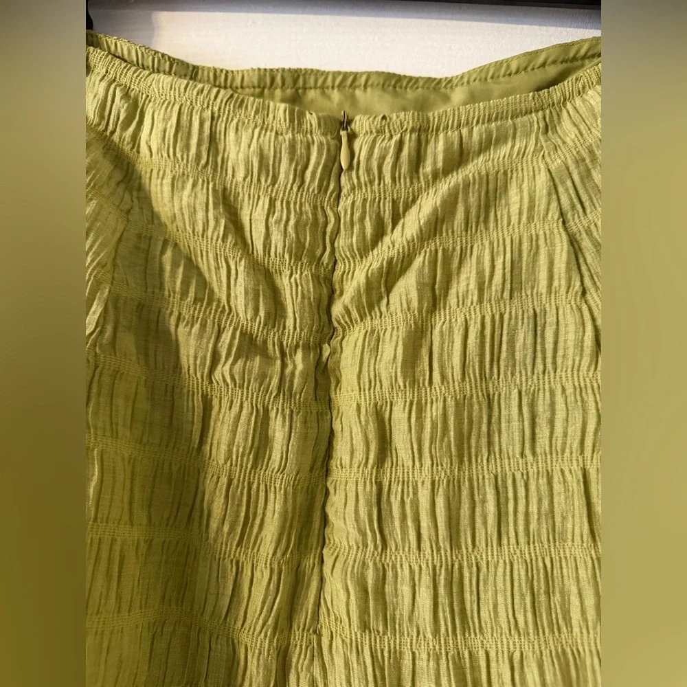 Lulu’s textured green midi skirt